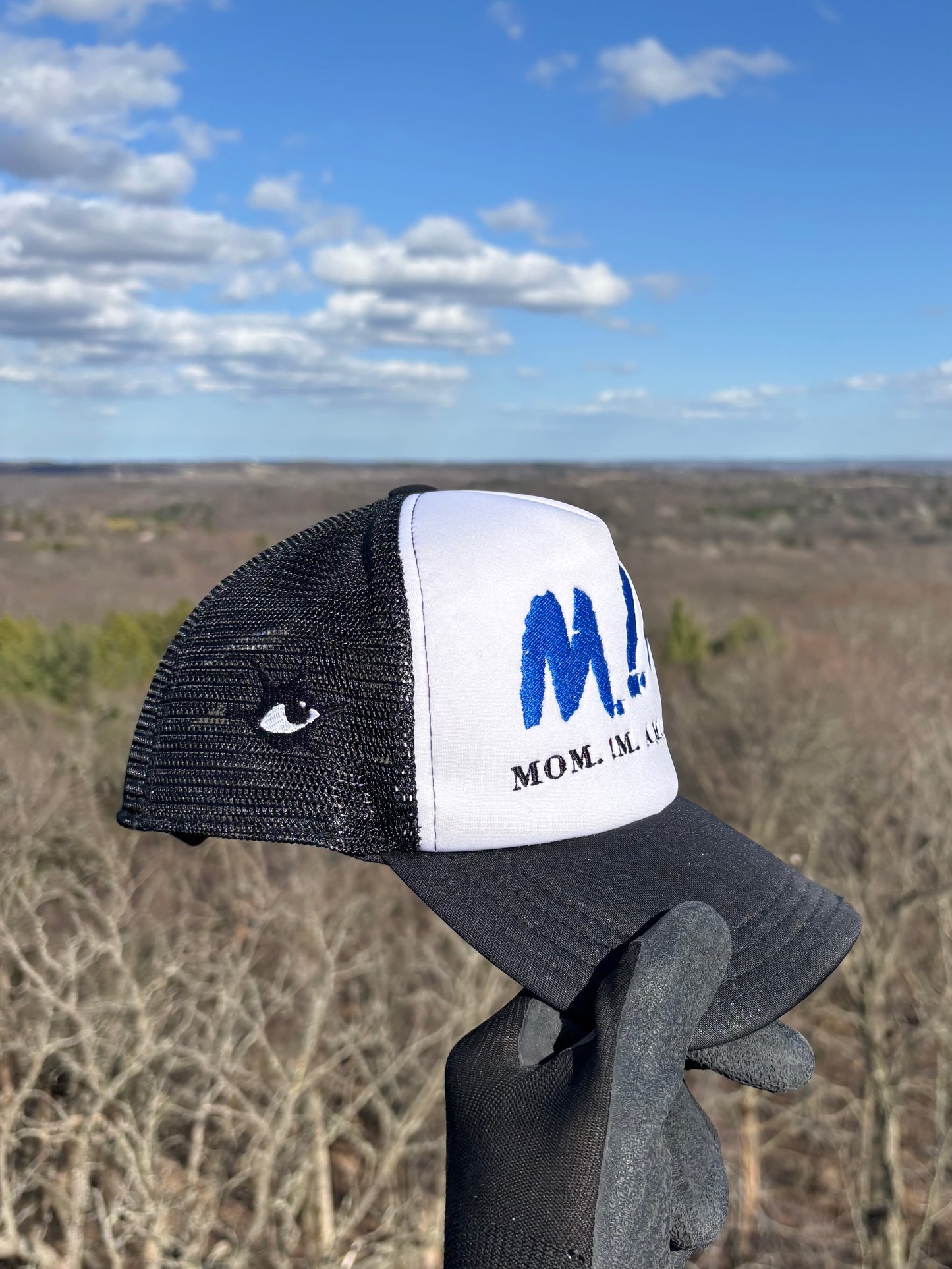 “RES¡ST” TRUCKER HAT